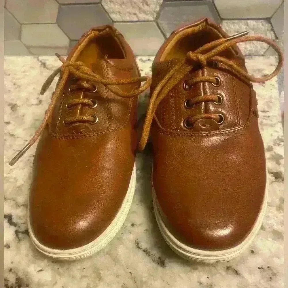 Boys brown casual shoes size 2M